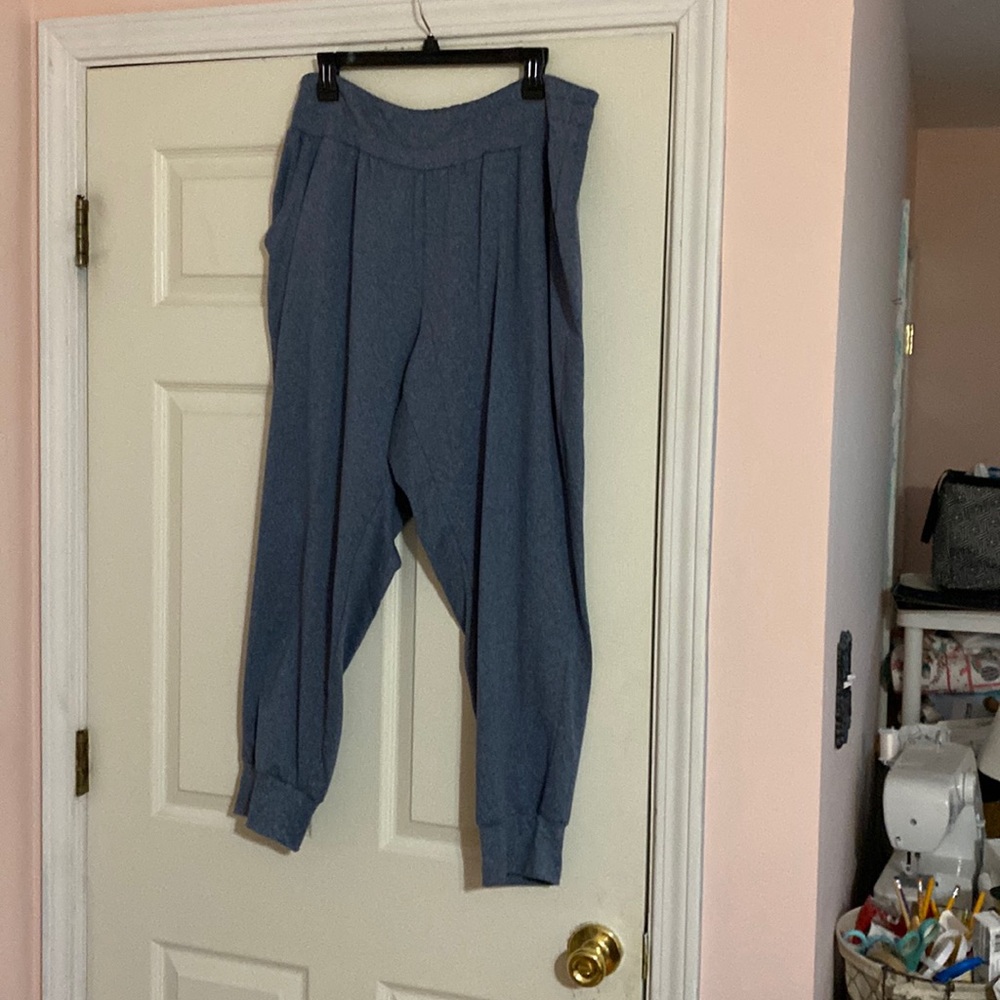 Livi active joggers. Elastic waist and side pockets. Size 18W.